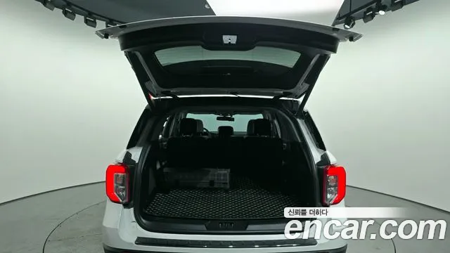 Ford Explorer 2020 — фото 20