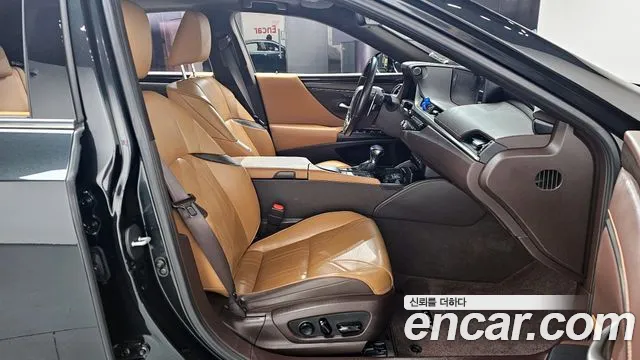 Lexus ES 2021 — фото 10