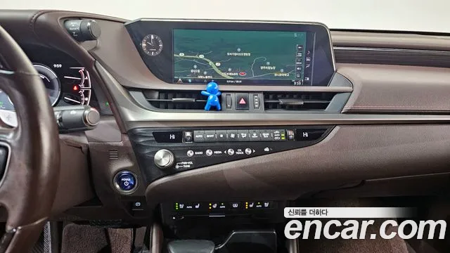 Lexus ES 2021 — фото 14