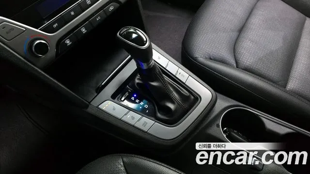 Hyundai AVANTE 2016 — фото 9
