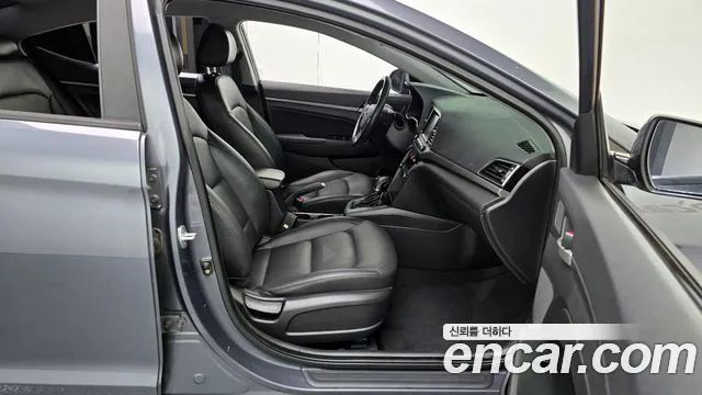 Hyundai AVANTE 2016 — фото 10