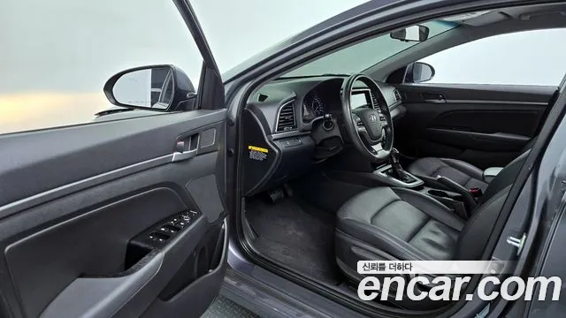 Hyundai AVANTE 2016 — фото 11