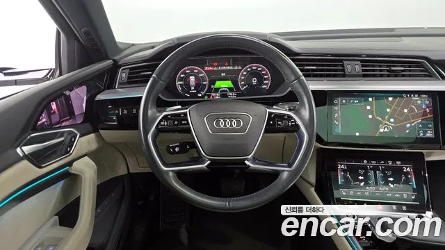 Audi e-tron 2021 — фото 13
