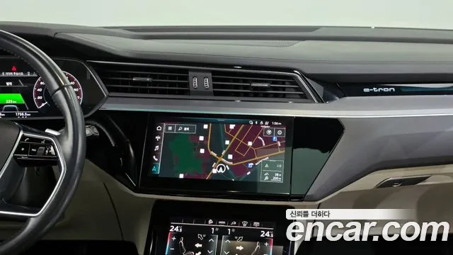 Audi e-tron 2021 — фото 14