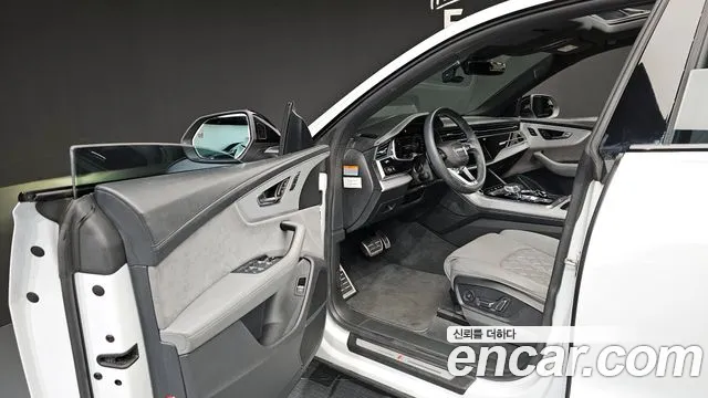 Audi Q8 2022 — фото 11