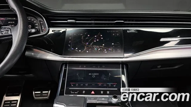 Audi Q8 2022 — фото 15