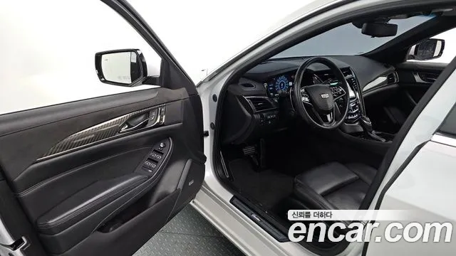 Cadillac CTS 2018 — фото 11