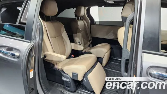 Toyota Sienna 2021 — фото 12