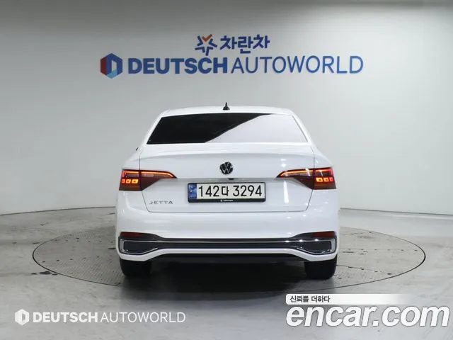 Volkswagen Jetta 2023 — фото 4