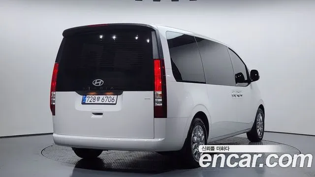 Hyundai Staria 2025 — фото 2
