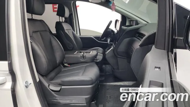 Hyundai Staria 2025 — фото 11