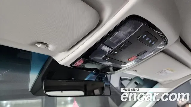 Hyundai Staria 2025 — фото 18