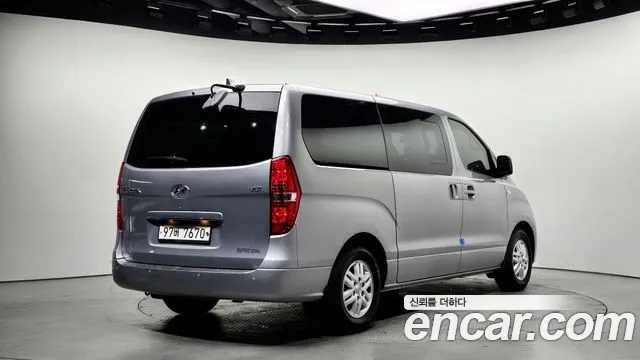 Hyundai Starex 2017 — фото 2