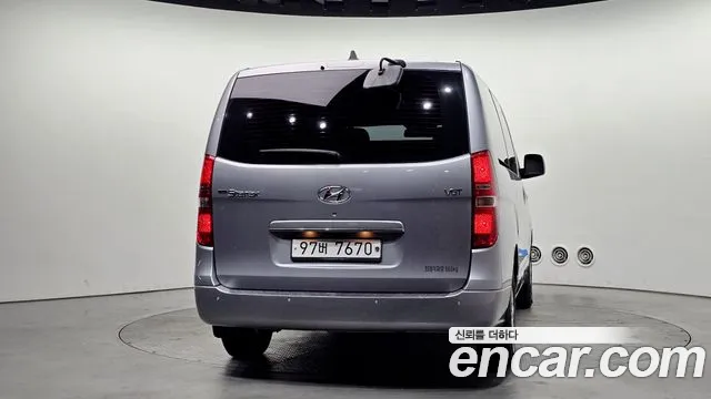 Hyundai Starex 2017 — фото 4