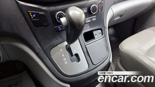 Hyundai Starex 2017 — фото 9