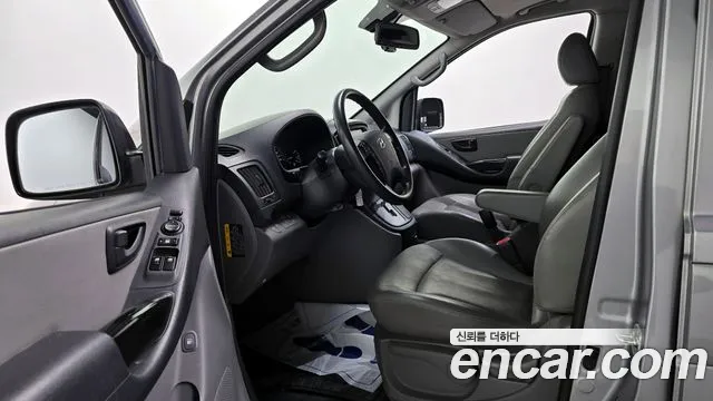 Hyundai Starex 2017 — фото 10