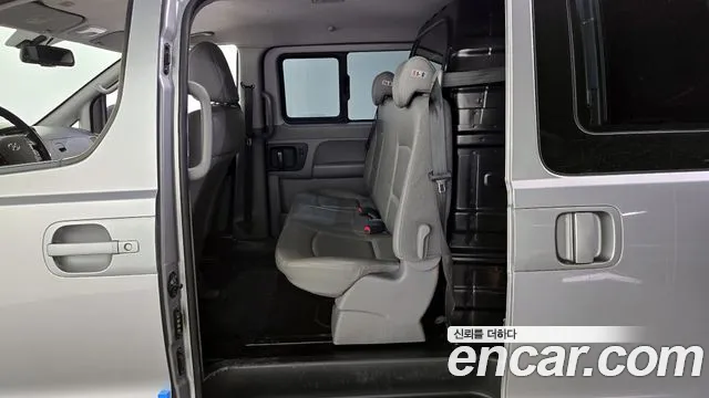 Hyundai Starex 2017 — фото 11