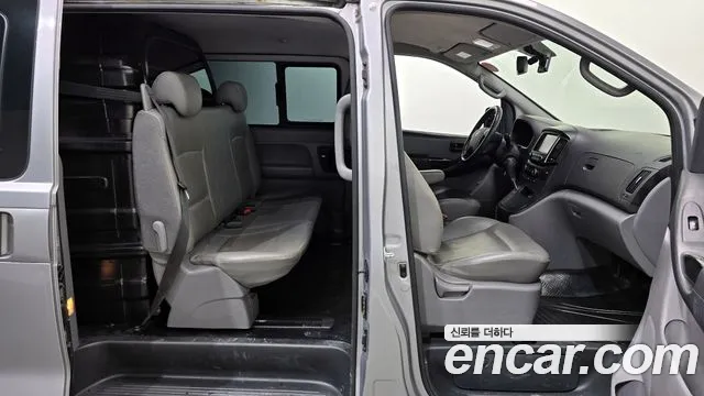 Hyundai Starex 2017 — фото 12