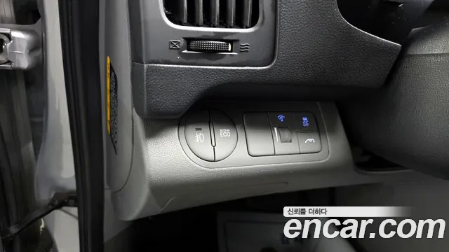 Hyundai Starex 2017 — фото 14