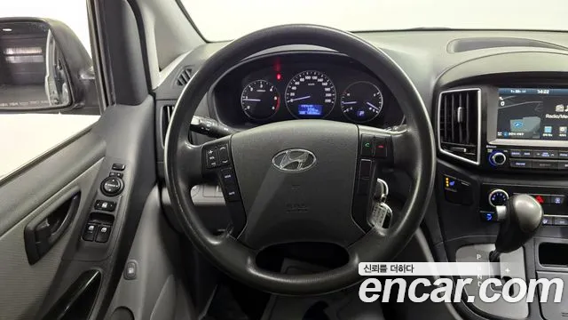 Hyundai Starex 2017 — фото 15