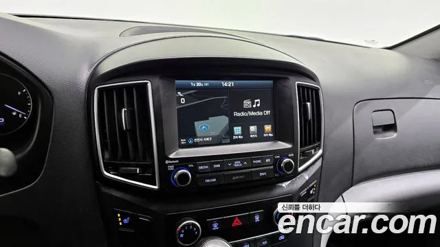 Hyundai Starex 2017 — фото 17