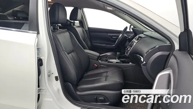 Nissan Altima 2017 — фото 10