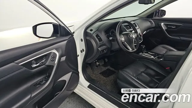 Nissan Altima 2017 — фото 11