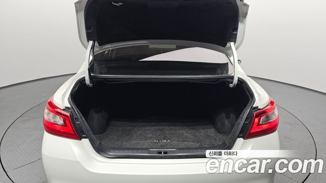 Nissan Altima 2017 — фото 20