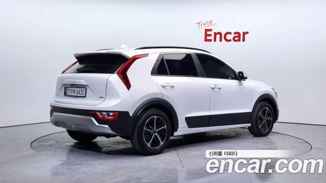 Kia Niro 2023 — фото 2