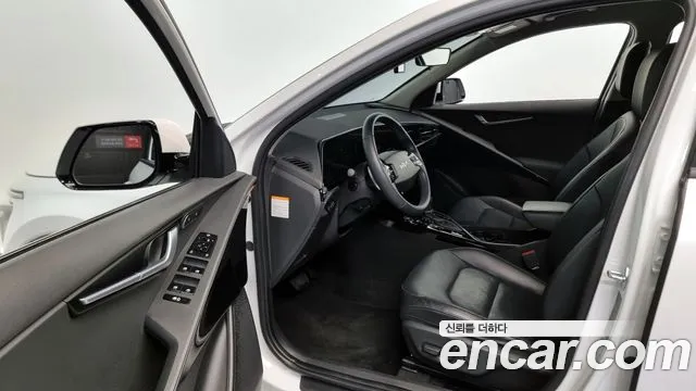Kia Niro 2023 — фото 11
