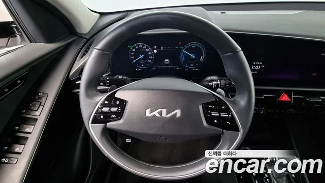 Kia Niro 2023 — фото 13