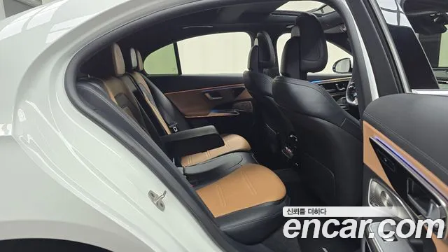 Mercedes-Benz E-Class 2025 — фото 12
