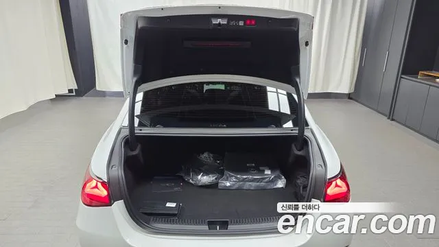 Mercedes-Benz E-Class 2025 — фото 20