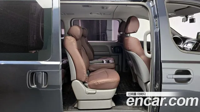 Hyundai Starex 2018 — фото 11