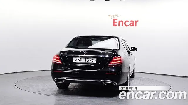 Mercedes-Benz E-Class 2017 — фото 4