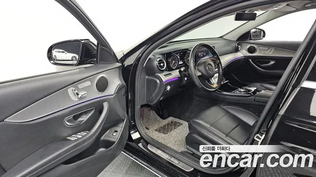 Mercedes-Benz E-Class 2017 — фото 10