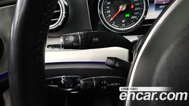 Mercedes-Benz E-Class 2017 — фото 14