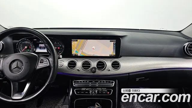 Mercedes-Benz E-Class 2017 — фото 16
