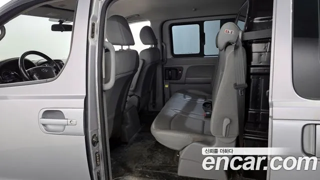 Hyundai Starex 2018 — фото 11