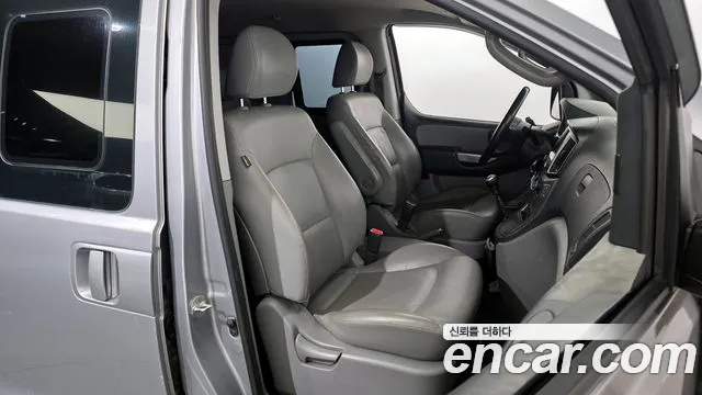 Hyundai Starex 2018 — фото 12