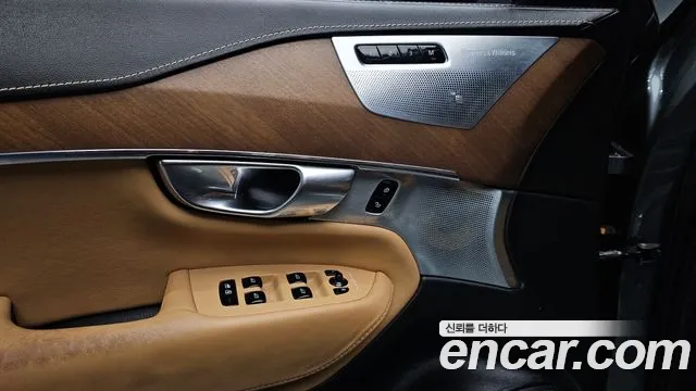 Volvo XC90 2017 — фото 18