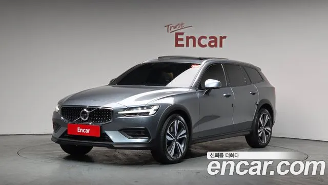 Volvo V60 2021 — фото 1