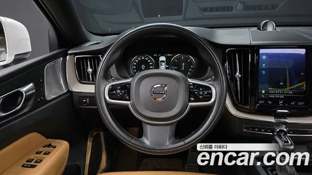 Volvo XC60 2019 — фото 13