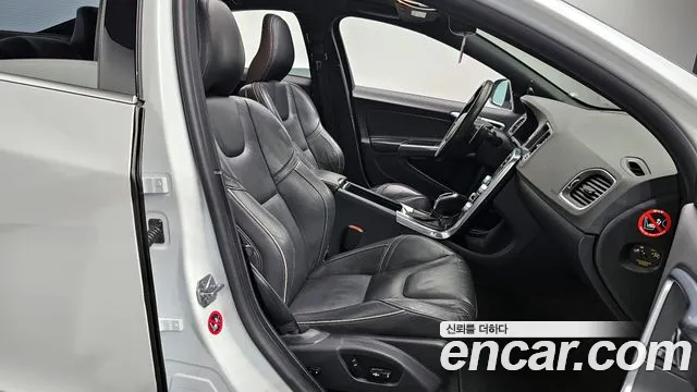 Volvo S60 2015 — фото 10