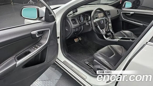 Volvo S60 2015 — фото 11