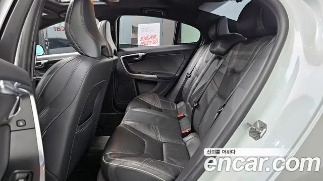 Volvo S60 2015 — фото 12