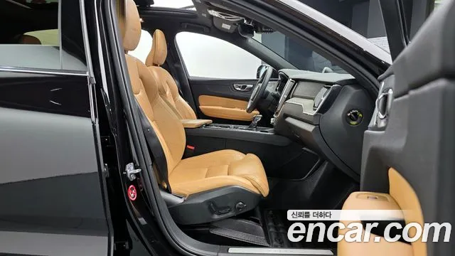Volvo XC60 2019 — фото 10