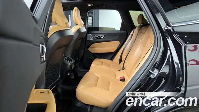 Volvo XC60 2019 — фото 12