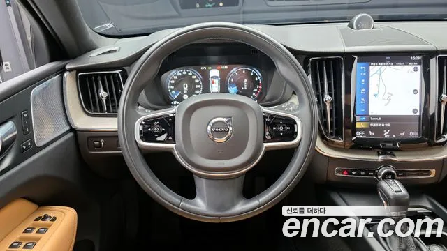 Volvo XC60 2019 — фото 13