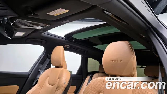 Volvo XC60 2019 — фото 19
